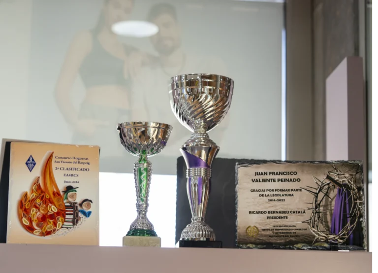 trofeos personalizados alicante cinco